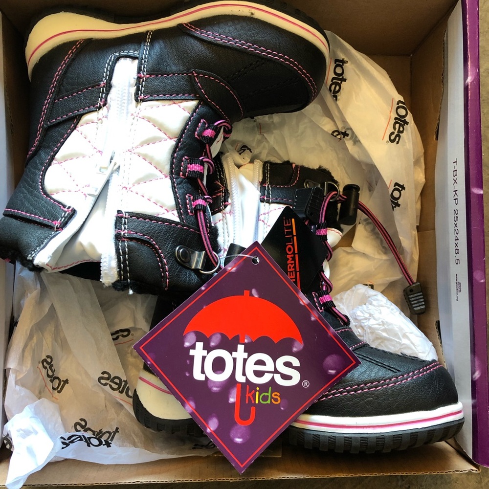 Girls winter boots by totes